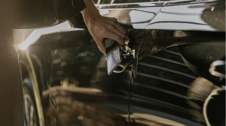 Using a digital key on a mobile phone to unlock a car
