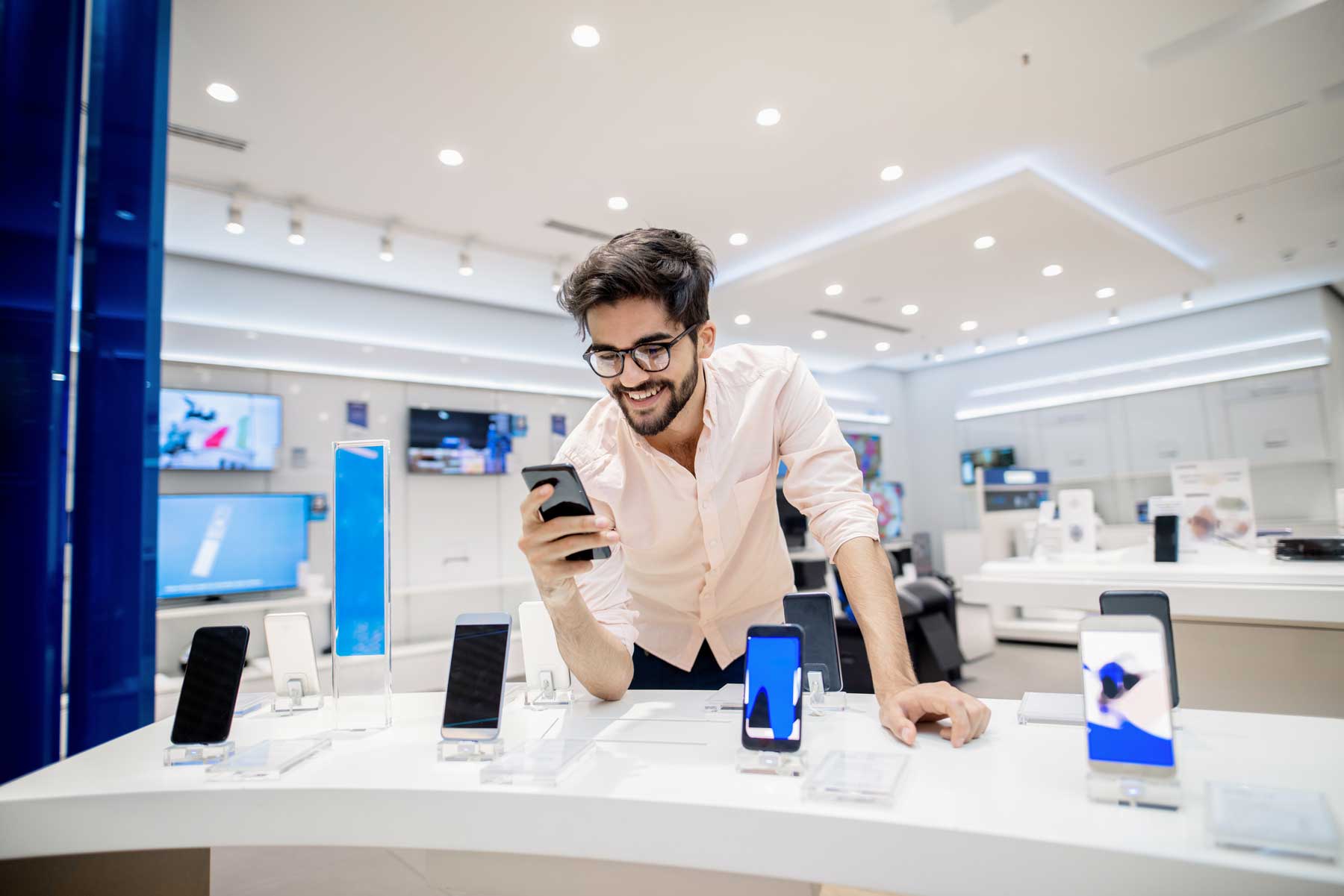 man buying phone on device finance